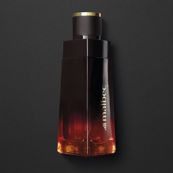 http://Imagem%20do%20Malbec%20X,%20fragrância%20masculina%20de%20O%20Boticário.%20Frasco%20da%20cor%20preta%20e%20marrom
