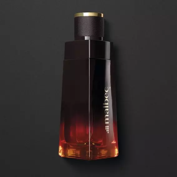 Imagem do Malbec X, fragrância masculina de O Boticário. Frasco da cor preta e marrom