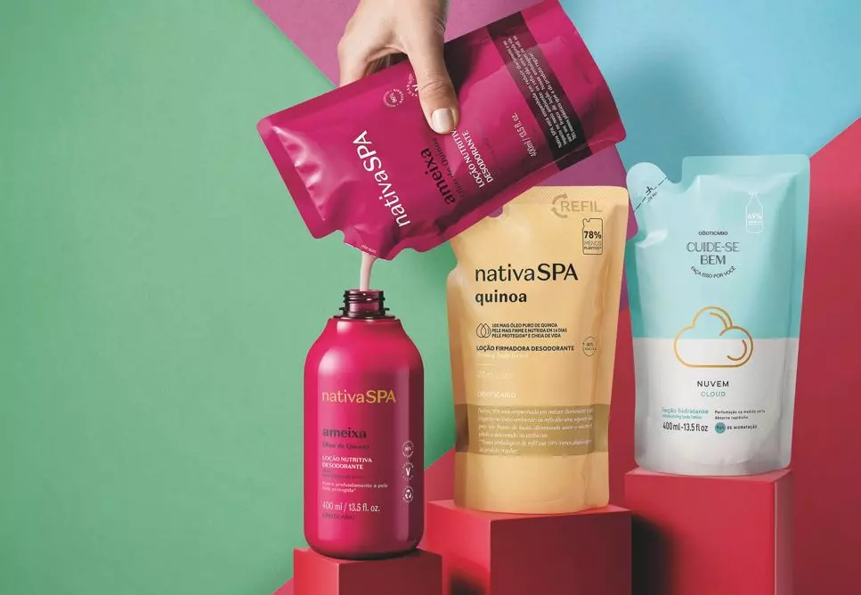 embalagens Nativa Spa Refil - Em tons cor-de-rosa, alaranjado e azul com branco. Fundo colorido