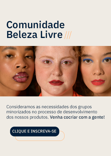 Banner dividido verticalmente. Do lado esquerdo, vemos a imagem, em close, do rosto de três mulheres, elas estão uma ao lado da outra. Da esquerda para a direita, a primeira mulher é negra, tem olhos castanho-escuros, está maquiada com uma sombra cintilante dourada na região superior das pálpebras, tem as sobrancelhas penteadas e usa um batom com efeito cremoso em tons de vinho. A segunda mulher é branca, tem olhos castanhos, usa uma sombra lilás nas pálpebras superiores e batom vermelho com efeito matte. A terceira mulher é branca, tem olhos castanho-escuros e usa uma sombra delineada azul nas pálpebras superiores e batom matte de tom avermelhado. À direita do banner, em letras na cor azul-escuro e fundo off-white com detalhes em amarelo, lemos: