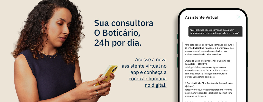Mulher usando celular ao lado de tela que mostra a assistente virtual do O Boticário no app.