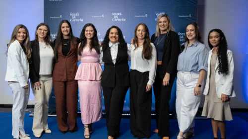 vencedoras do Prêmio Vozes da Ciência em evento do Grupo Boticário