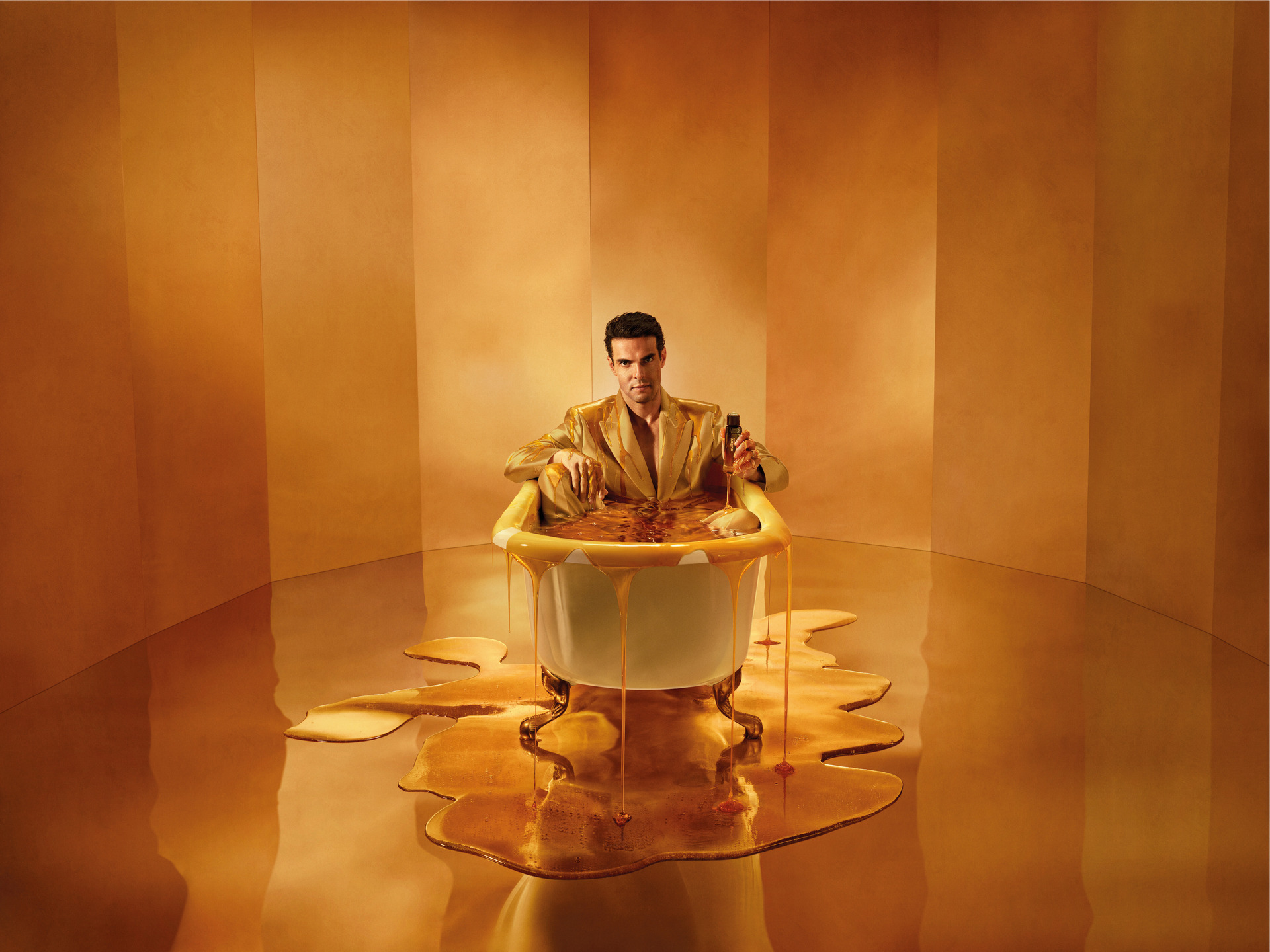 Kaká em banheira de mel para o retorno de Malbec Pure Gold.