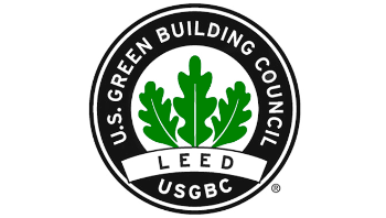 Na imagem, há a logomarca da certificação LEED do U.S. Green Building Council, com o desenho de três folhas verdes no centro.