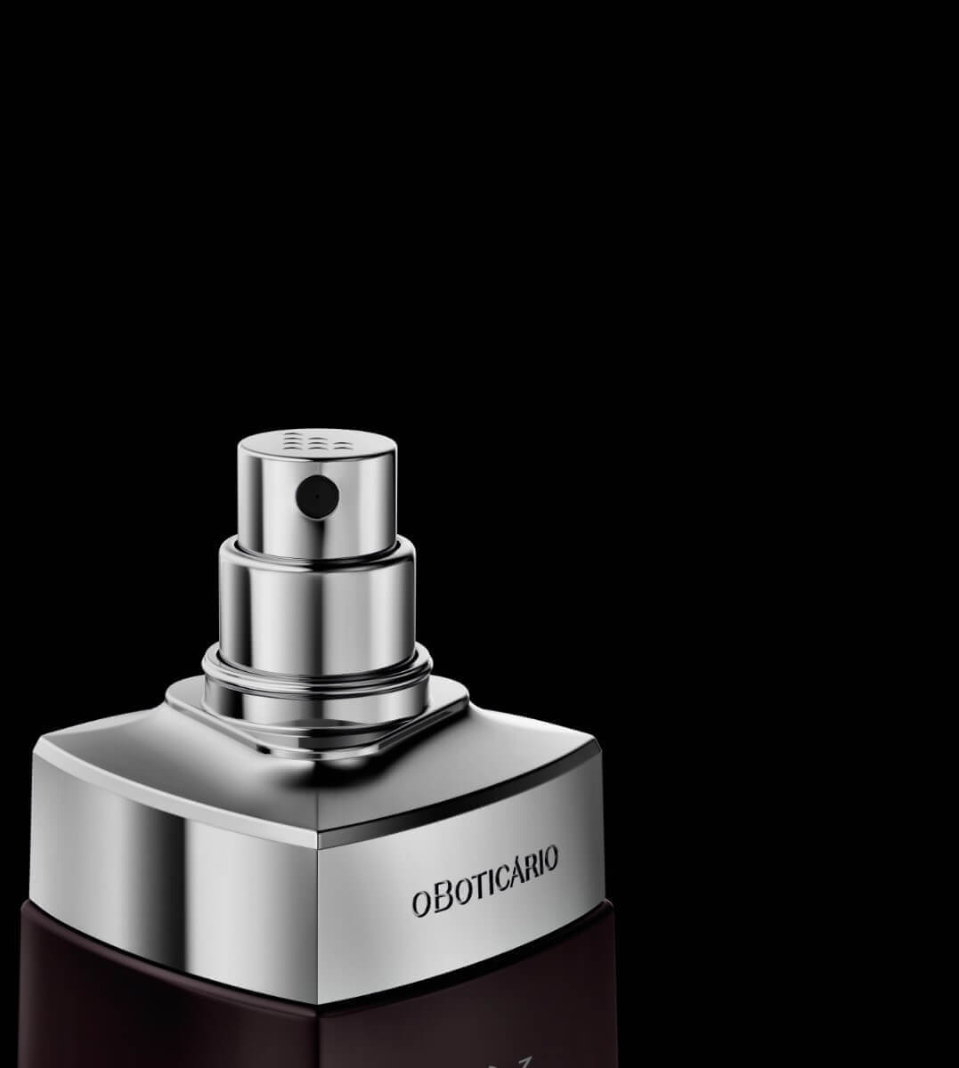 Uma fotografia destaca a parte superior de um frasco de perfume masculino com a marca "O Boticário" gravada.